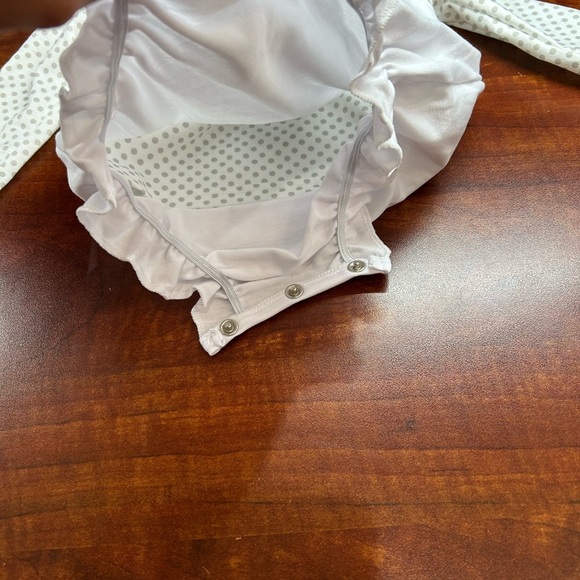 Ghost Onesie | Halloween Onesie with Polka Dot Sleeves NWT Size: 6m BONUS PIECE - Picture 7 of 10